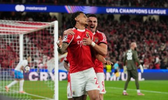 Benfica aplica duro golpe no Nápoles